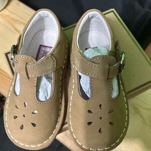 Size 6 never been worn willing to ship